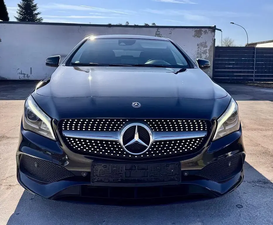 Gebraucht Mercedes CLA180 122 PS (89 kW) 2019 Schwarz Coupé