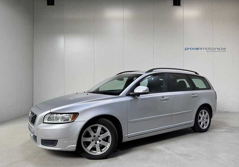 Usado Volvo V50 114 CV (83 kW) 2011 Gris Familiar