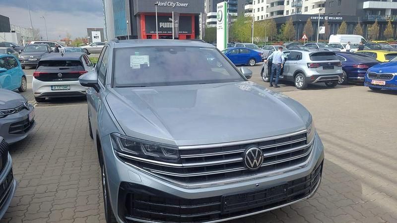 Silber Neu 2025 VW Touareg Elegance SUV | 61.500 € - Bild 1/4