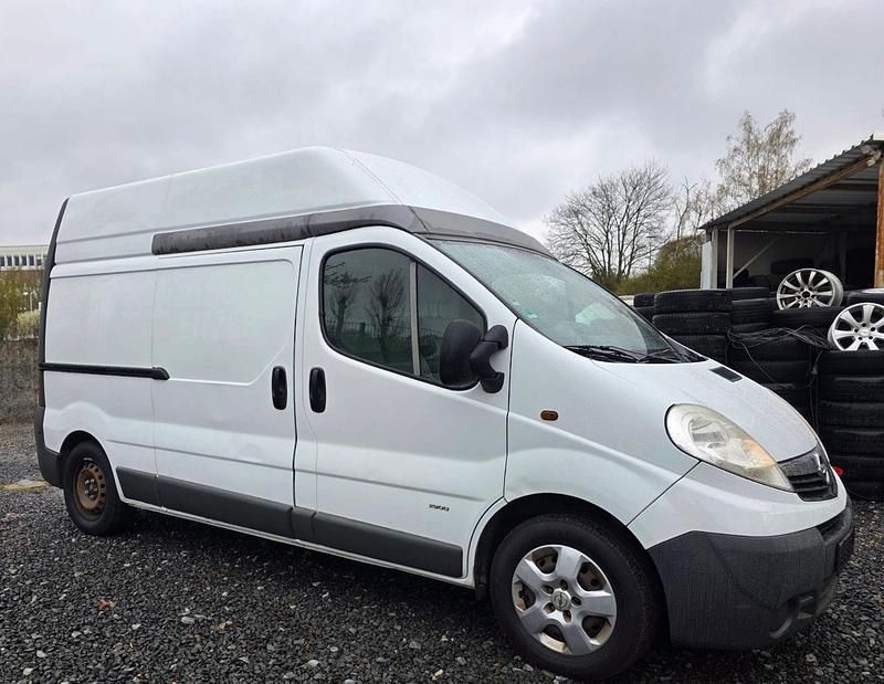 Gebraucht Opel Vivaro 114 PS (83 kW) 2012 Weiß Van / Kleinbus