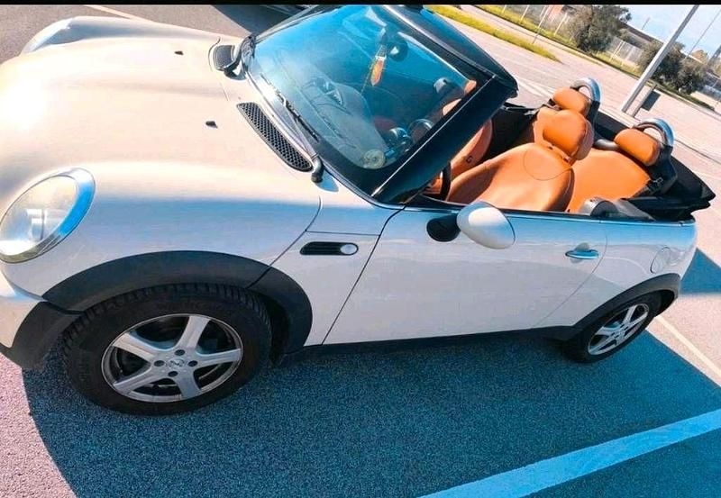 Usado Mini Cooper Cabriolet 116 HP (85 kW) 2008 Bege Cabrios