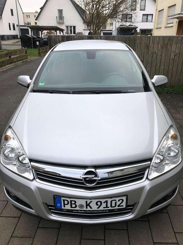 Gebraucht Opel Astra Innovation 116 PS (85 kW) 2008 Silber Limousine