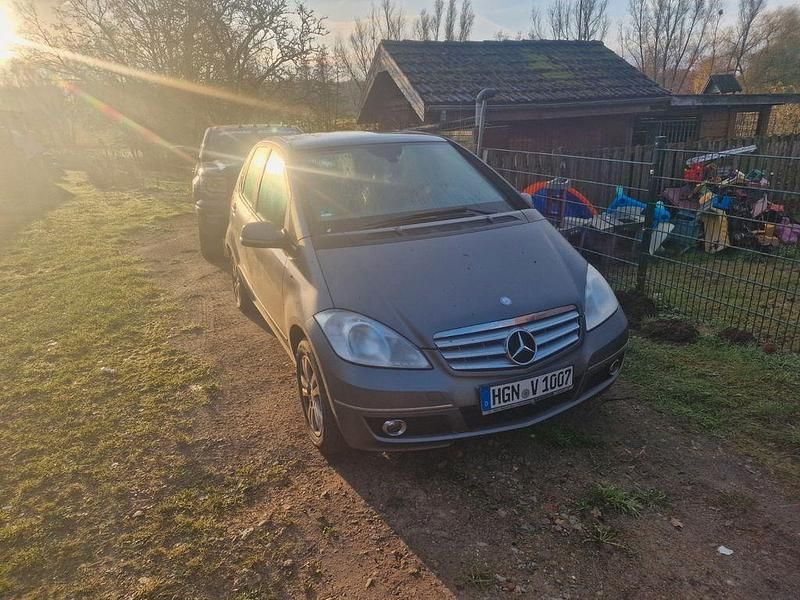 Silber Gebraucht 2010 Mercedes A180 Avantgarde Limousine | 3.700 € (Fairer Preis) - Bild 1/4