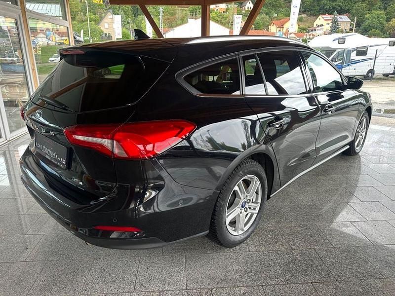 Gebraucht Ford Focus Cool & Connect 125 PS (91 kW) 2022 Schwarz Limousine