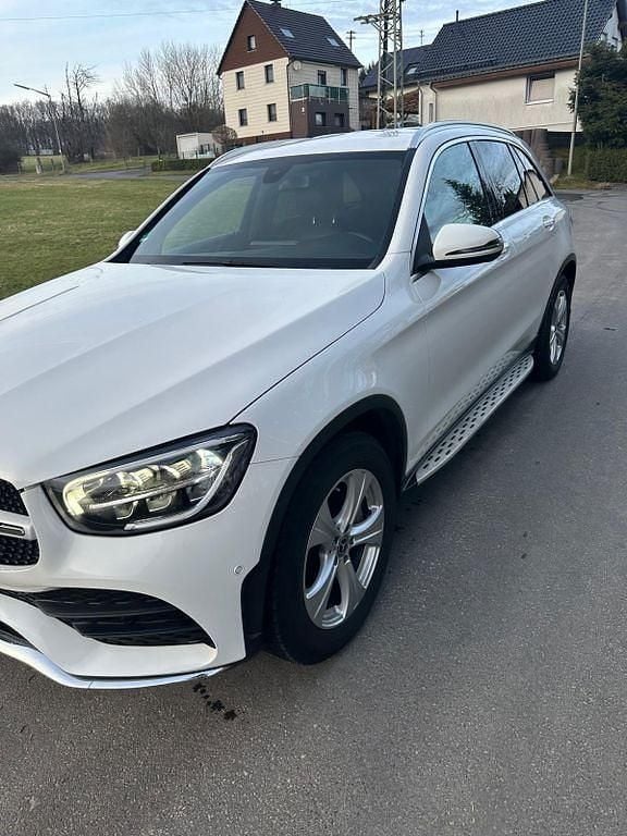 Gebraucht Mercedes GLC200 AMG line 197 PS (144 kW) 2021 Weiß SUV