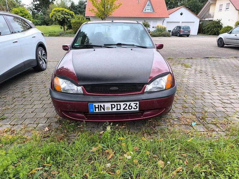 Rot Gebraucht 2001 Ford Fiesta Ghia Kleinwagen | 1.199 € (Guter Preis) - Bild 1/4