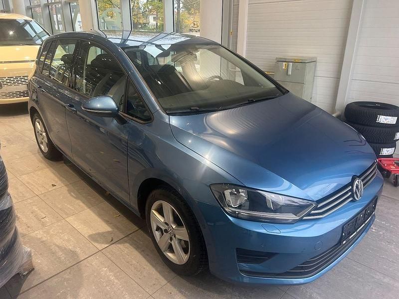 Pacific blue metallic Gebraucht 2015 VW Golf Sportsvan Comfortline Van / Kleinbus | 13.975 € (Fairer Preis) - Bild 1/4