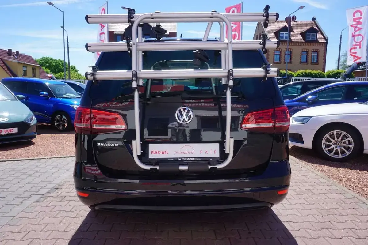 Gebraucht VW Sharan Highline 150 PS (110 kW) 2020 Deep black perleffekt Van / Kleinbus