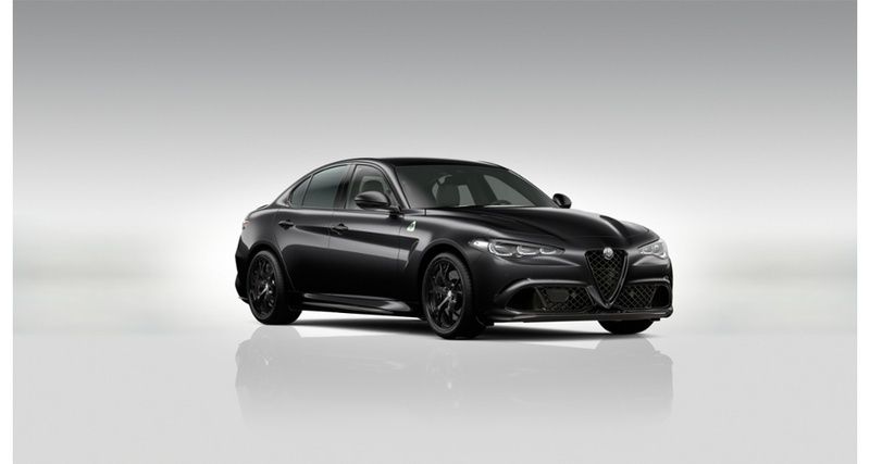 Schwarz Neu 2024 Alfa Romeo Giulia Quadrifoglio Limousine | 97.250 € (Teuer) - Bild 1/4