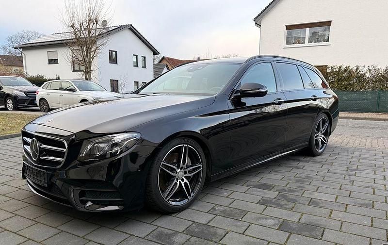 Gebraucht Mercedes E350 AMG 258 PS (189 kW) 2016 Schwarz Limousine