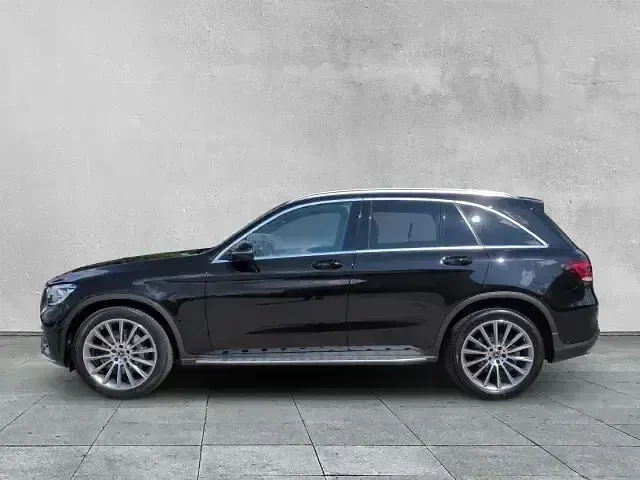 Gebraucht Mercedes GLC300 AMG line 245 PS (180 kW) 2020 Obsidianschwarz SUV