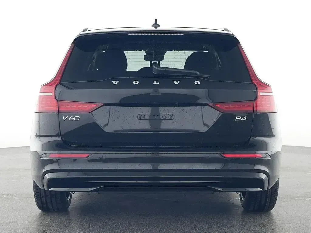 Gebraucht Volvo V60 Plus 197 PS (144 kW) 2025 Schwarz Kombi
