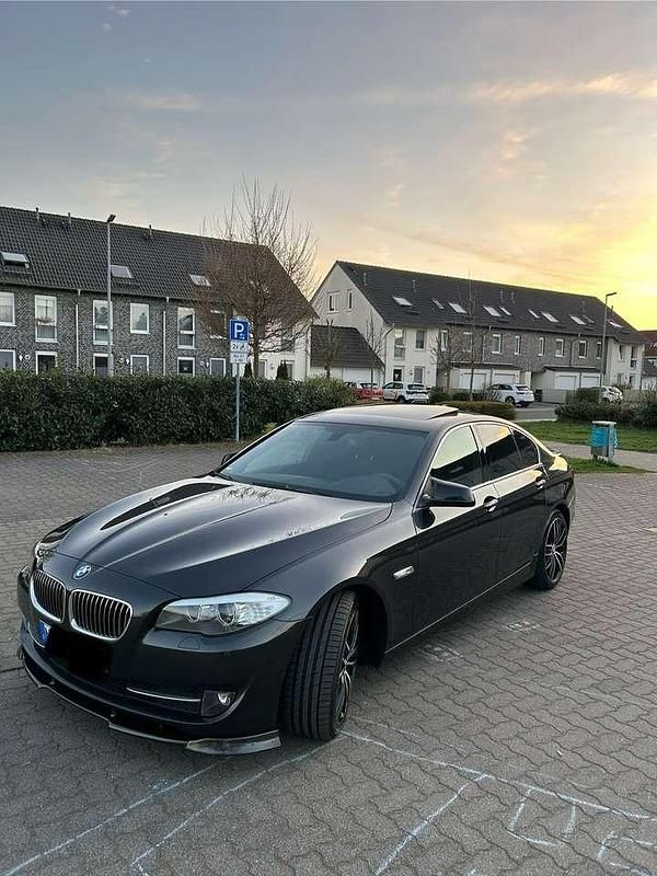 Grau Gebraucht 2013 BMW 525 Limousine | 12.000 € (Fairer Preis) - Bild 1/4