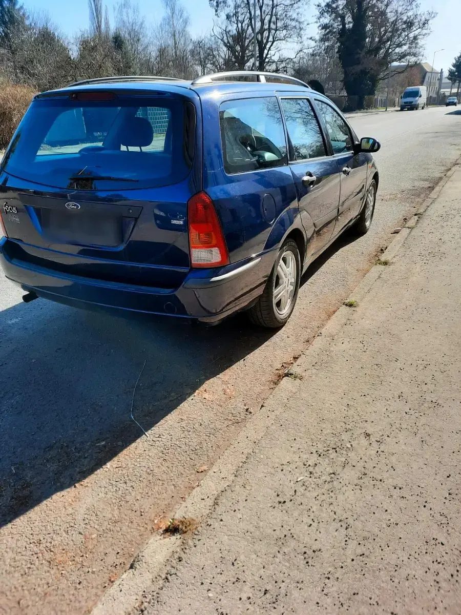 Gebraucht Ford Focus 101 PS (74 kW) 2002 Blau Limousine