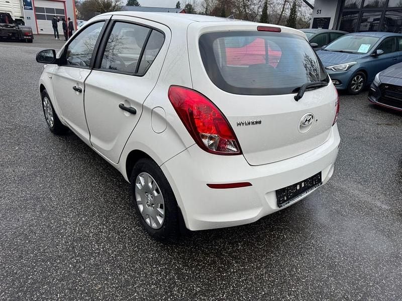 Gebraucht Hyundai i20 Classic 86 PS (63 kW) 2014 Weiß Kleinwagen
