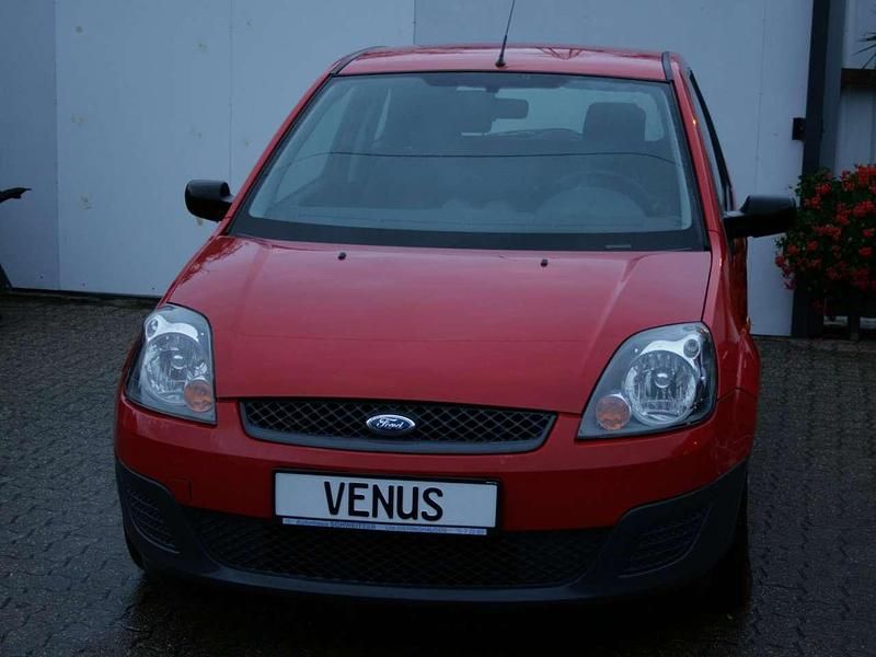 Gebraucht Ford Fiesta Basis 69 PS (50 kW) 2007 Coloradorot Kleinwagen