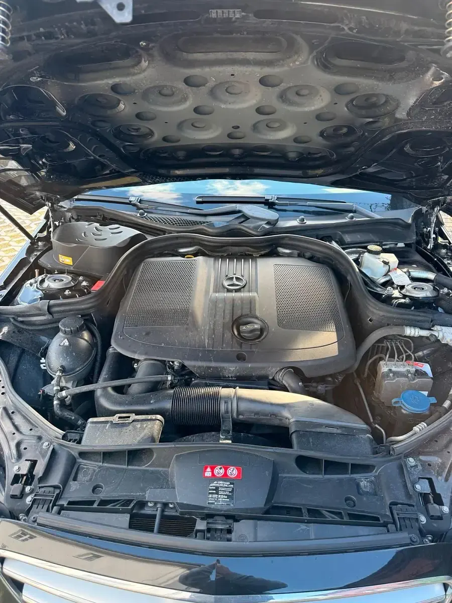 Gebraucht Mercedes E220 170 PS (125 kW) 2013 Schwarz Kombi