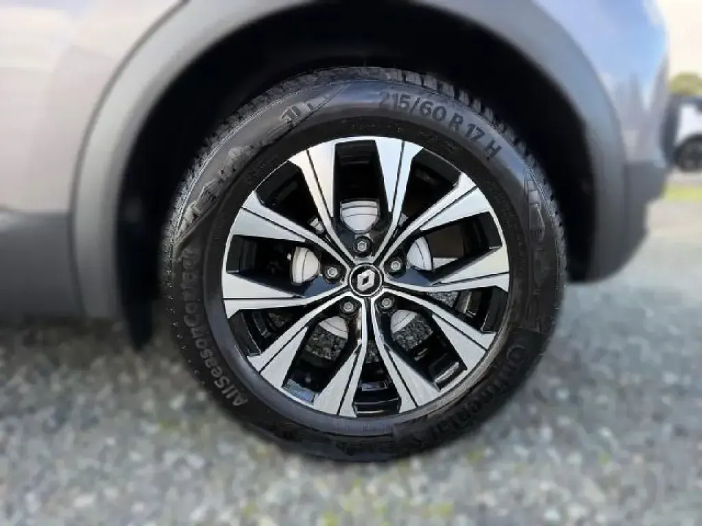 Begagnad Renault Captur Evolution 91 HK (66 kW) 2023 Grå SUV