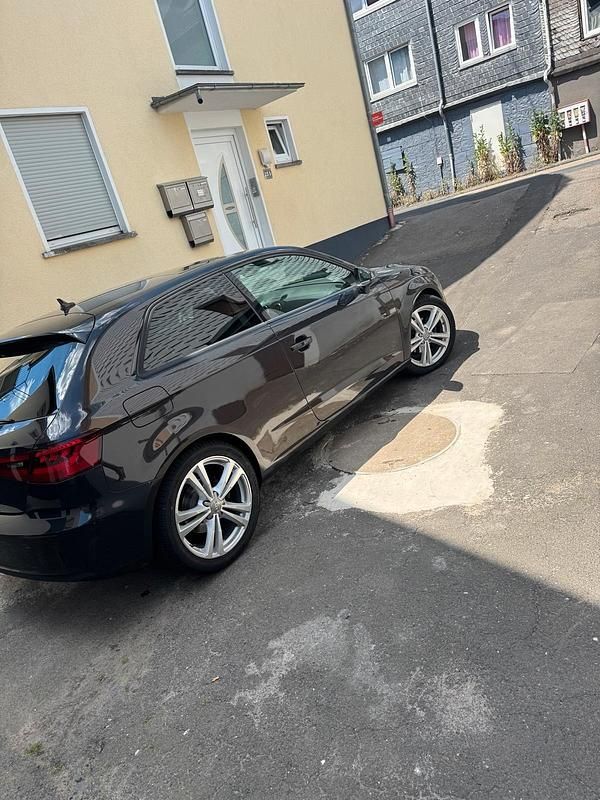 Braun Gebraucht 2015 Audi A3 Ambiente Coupé | 12.399 € (Superpreis) - Bild 1/4