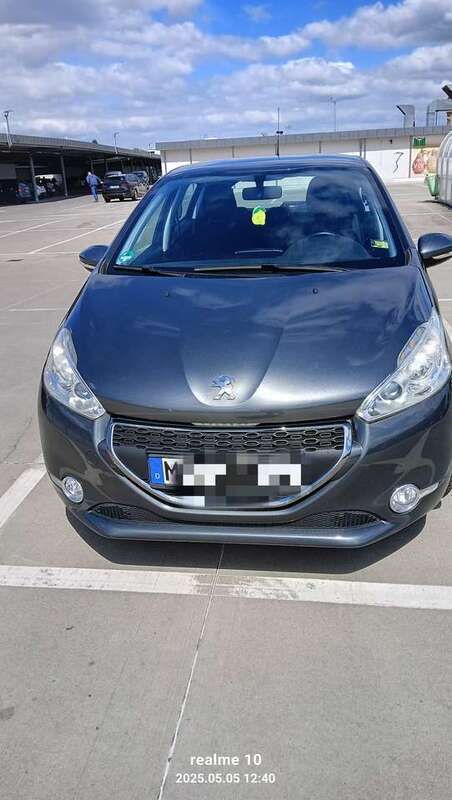Grau Gebraucht 2014 Peugeot 208 Active Kleinwagen | 3.200 € (Superpreis) - Bild 1/4