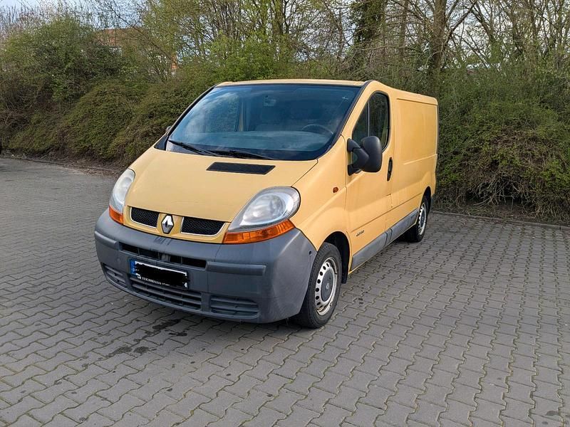 Second-hand Renault Trafic 81 CP (59 kW) 2004 Galben Monovolum