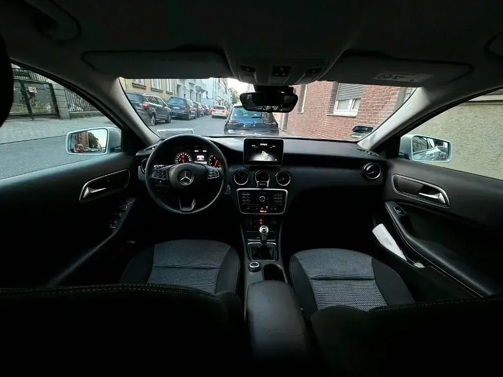 Gebraucht Mercedes GLA180 122 PS (89 kW) 2018 Silber SUV