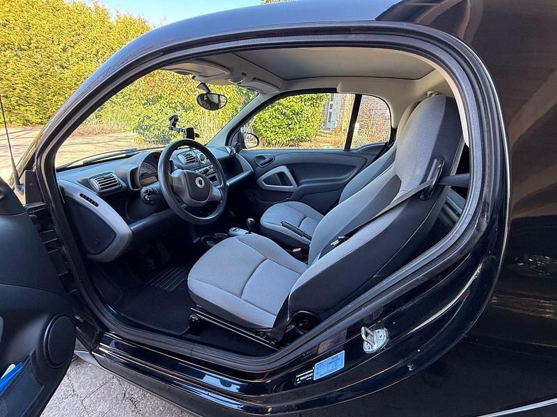 Gebraucht Smart ForTwo Coupé 61 PS (44 kW) 2009 Schwarz Coupé