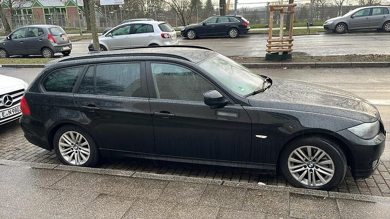 Gebraucht BMW 318 143 PS (105 kW) 2010 Schwarz Kombi