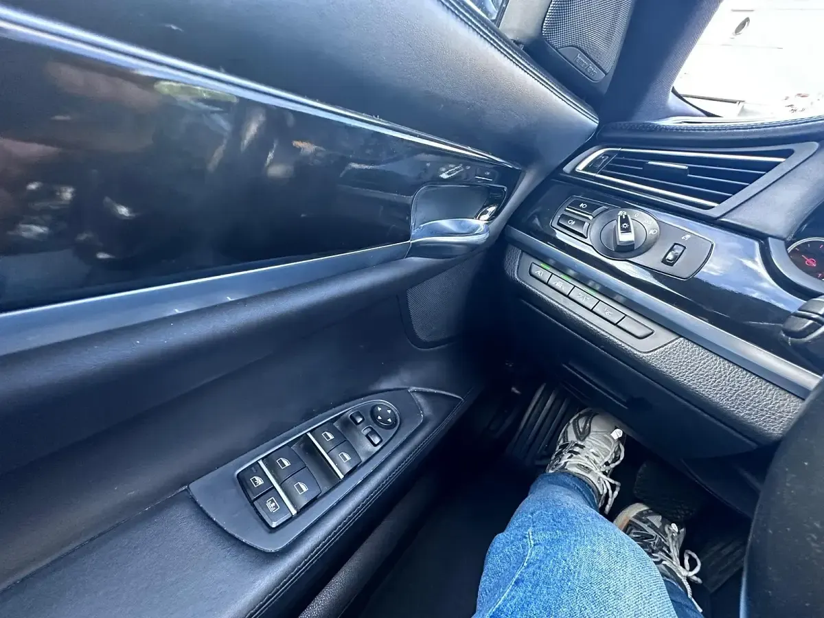 Gebraucht BMW 730 Comfort Edition 258 PS (189 kW) 2014 Braun Limousine
