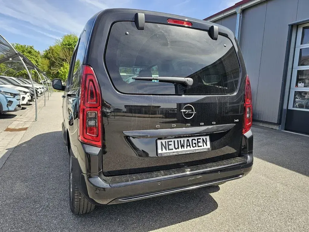 Neu Opel Combo Edition 131 PS (96 kW) 2026 Schwarz Van / Kleinbus