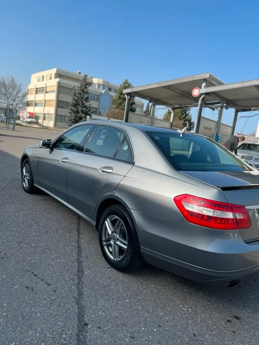 Gebraucht Mercedes E200 185 PS (136 kW) 2009 Silber Limousine