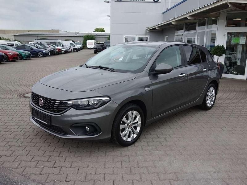 Colore esterno Gebraucht 2017 Fiat Tipo Easy Limousine | 9.990 € (Etwas zu teuer) - Bild 1/4