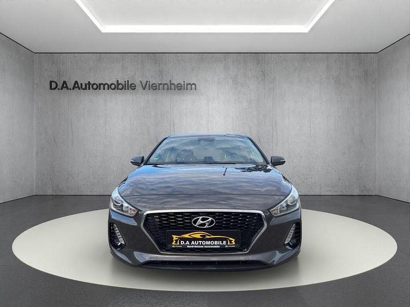 Gebraucht Hyundai i30 Select 101 PS (74 kW) 2017 Grau Kombi