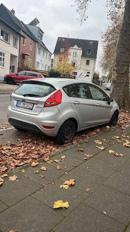 Gebraucht Ford Fiesta Titanium 82 PS (60 kW) 2009 Silber Kleinwagen