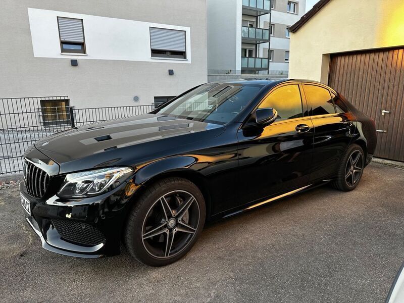 Schwarz Gebraucht 2017 Mercedes C250 AMG line Limousine | 16.900 € (Guter Preis) - Bild 1/4