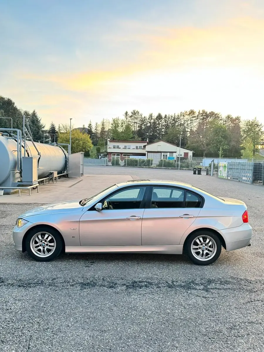 Używany BMW 320 150 KM (110 kW) 2006 Srebrny Sedan/Limuzyna