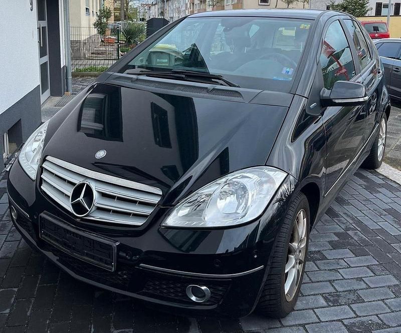 Schwarz Gebraucht 2010 Mercedes A160 Avantgarde Limousine | 2.990 € (Superpreis) - Bild 1/4