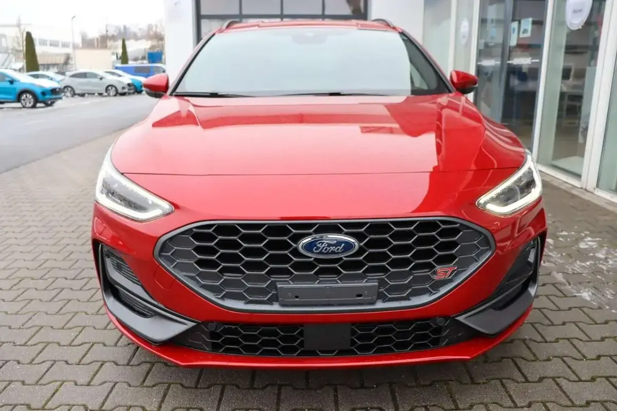Neu Ford Focus ST 280 PS (205 kW) 2025 Rot Limousine