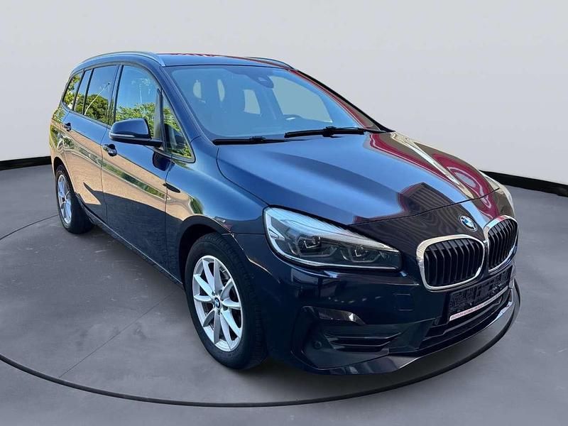 Imperialblau brillanteffekt Gebraucht 2018 BMW 218 M Sport Van / Kleinbus | 10.790 € (Guter Preis) - Bild 1/4
