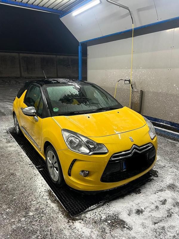 Gelb Gebraucht 2010 Citroën DS3 Limousine | 4.300 € (Fairer Preis) - Bild 1/4