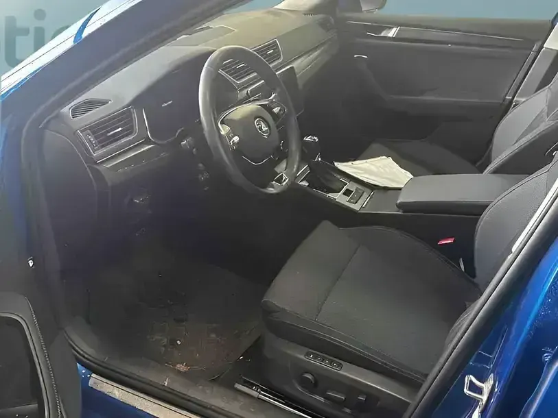 Gebraucht Skoda Superb 218 PS (160 kW) 2022 Blau Limousine