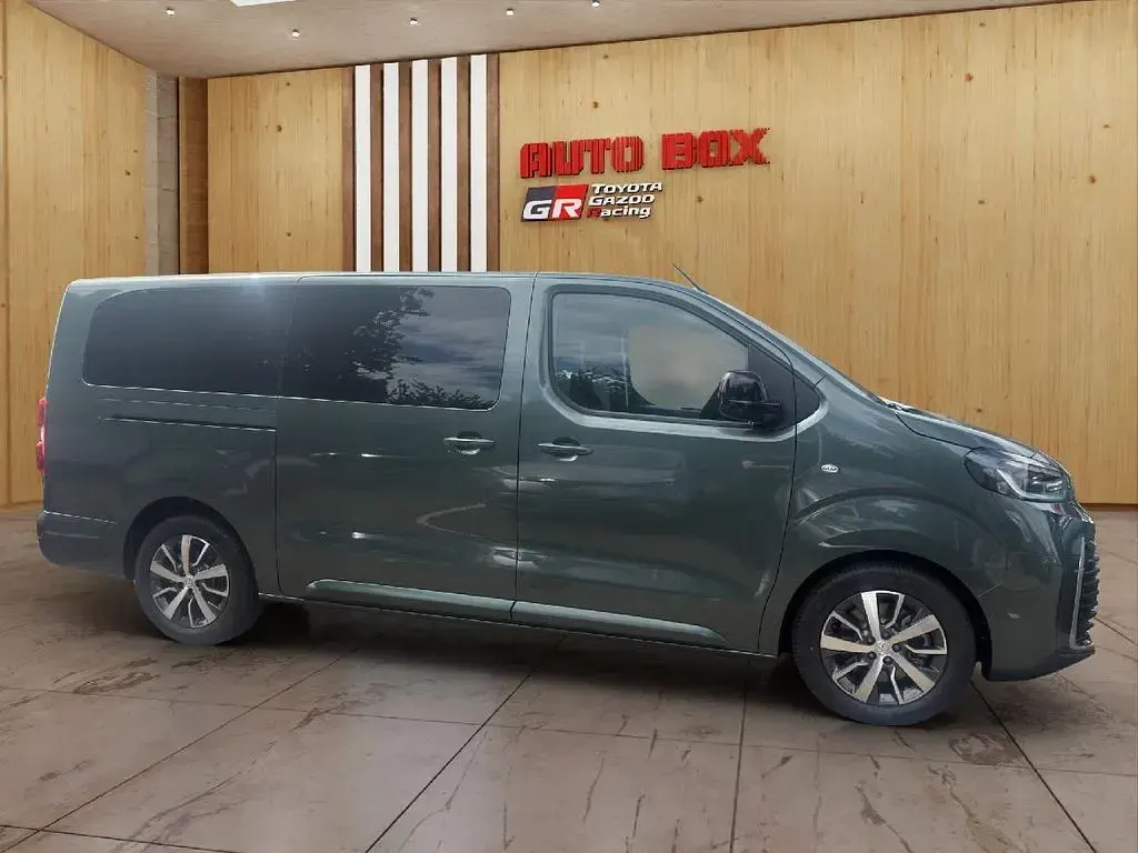 Neu Toyota Proace Verso 179 PS (131 kW) 2026 Grün Kombi