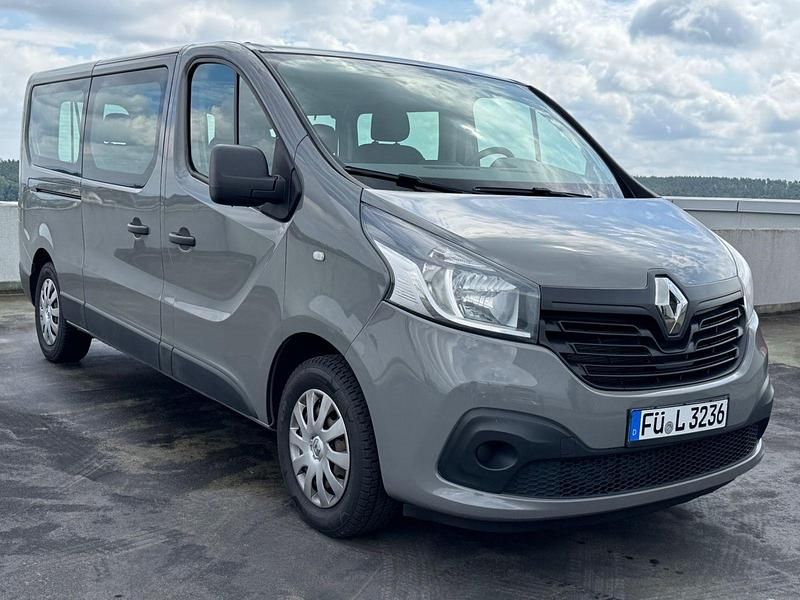 Grau Gebraucht 2017 Renault Trafic Expression Van | 16.900 € (Etwas zu teuer) - Bild 1/4