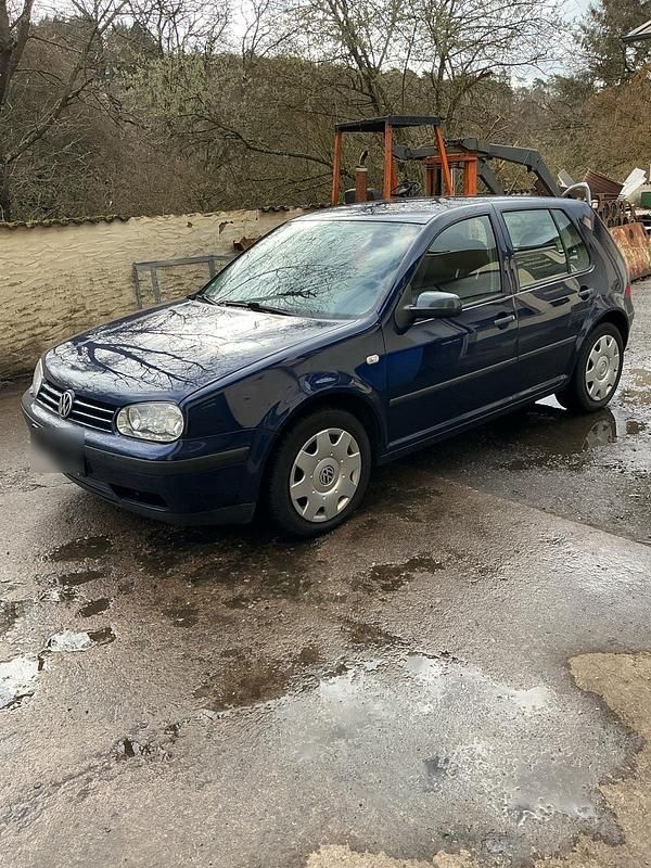 Gebraucht VW Golf IV 105 PS (77 kW) 2001 Blau Kleinwagen