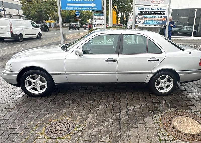 Silber Gebraucht 1997 Mercedes C180 Avantgarde Limousine | 4.800 € (Guter Preis) - Bild 1/4