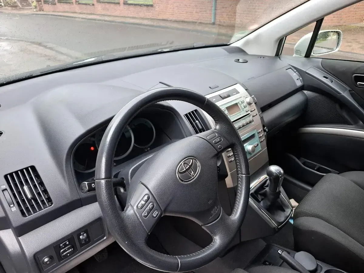 Gebraucht Toyota Corolla Verso 130 PS (95 kW) 2006 Silber Van / Kleinbus
