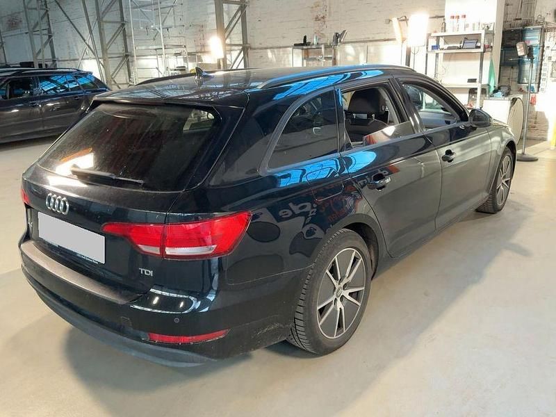Gebraucht Audi A4 Comfort 150 PS (110 kW) 2017 Schwarz Kombi