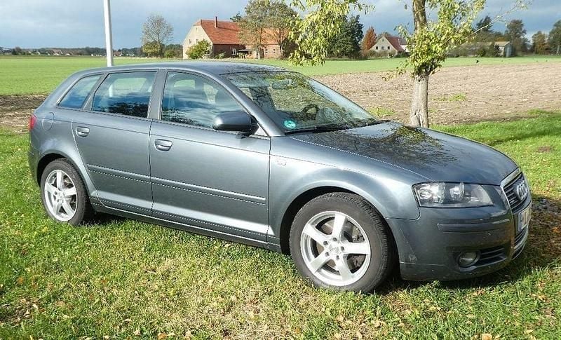 Grau Gebraucht 2006 Audi A3 Sportback Sport Kleinwagen | 4.850 € (Fairer Preis) - Bild 1/4