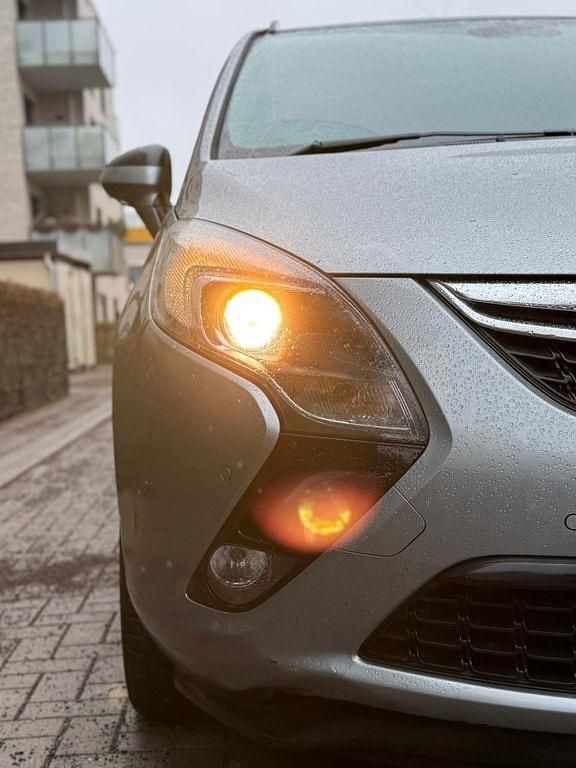 Gebraucht Opel Zafira Tourer Edition 140 PS (102 kW) 2012 Silber Van / Kleinbus