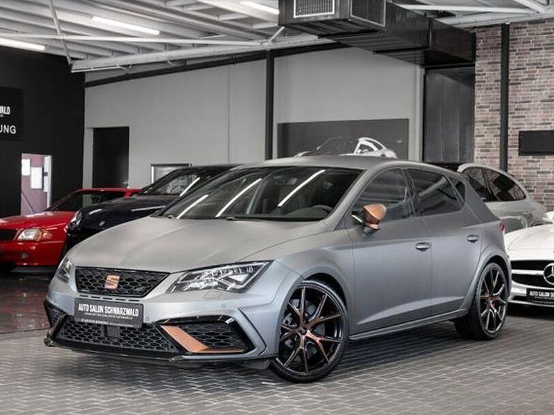 Grau Gebraucht 2018 Seat Leon Limousine | 31.990 € - Bild 1/4